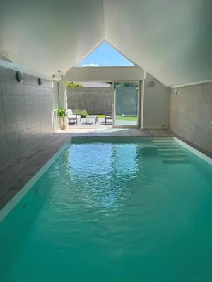 Piscine de l'établissement Villa de standing en Champagne ou située à proximité