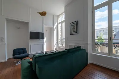 Télévision ou salle de divertissement dans l'établissement Cocon douillet et lumineux dans le coeur historique