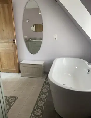 Salle de bains dans l'établissement calme d'une fermette picarde