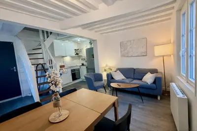 Cuisine ou kitchenette dans l'établissement A 5 min du Château - 2 chambres, tout à pied - Idéal séjour famille & pros