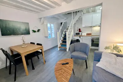 Cuisine ou kitchenette dans l'établissement A 5 min du Château - 2 chambres, tout à pied - Idéal séjour famille & pros