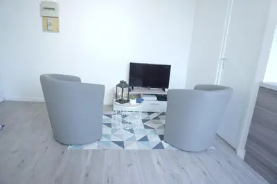 Télévision ou salle de divertissement dans l'établissement Studio Cosy proche gare
