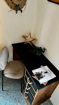 Coin salon dans l'établissement La maison des voyageurs avec grand parking privé -calme et sérénité