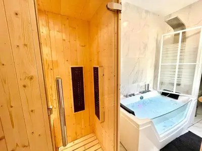Salle de bains dans l'établissement Splendide Cocon Sauna & Balnéo