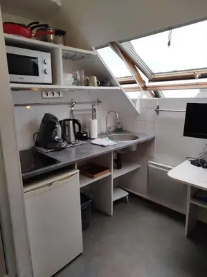 Cuisine ou kitchenette dans l'établissement La studette de Vesle