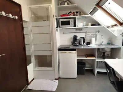 Cuisine ou kitchenette dans l'établissement La studette de Vesle