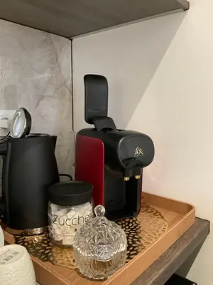 Plateau bouilloire dans l'établissement Kezy appartement 4 personne bébé
