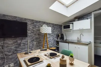 Cuisine ou kitchenette dans l'établissement Le Cocoon Romillon