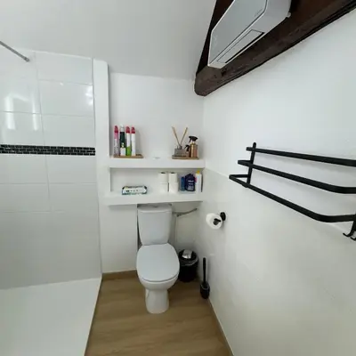 Salle de bains dans l'établissement Le Pétillant