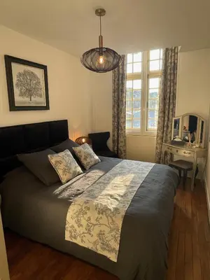 Un ou plusieurs lits dans un hébergement de l'établissement Suites Mana - MAHANA avec VUE SUPERBE sur la Place DUCALE et Parking privé inclus