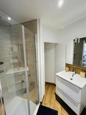 Salle de bains dans l'établissement Le Charmant Créneau Basilique