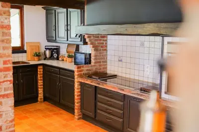Cuisine ou kitchenette dans l'établissement Villa piscine jacuzzi étang ,la casa del cookie 2