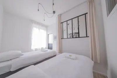 Un ou plusieurs lits dans un hébergement de l'établissement L'Ange au Sourire - Cathédrale - 3 appartements