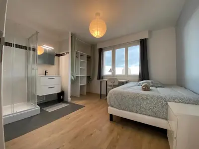 Un ou plusieurs lits dans un hébergement de l'établissement Grand appartement Standing reims centre Arena