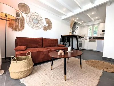 Coin salon dans l'établissement Cozy House - 15 min Disneyland - 2 Parkings - Fibre