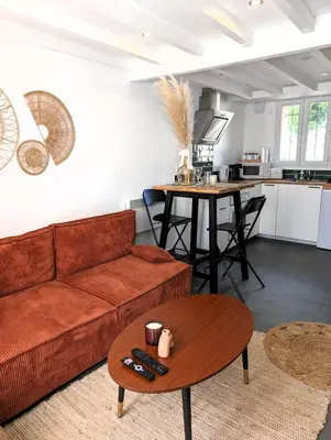 Cuisine ou kitchenette dans l'établissement Cozy House - 15 min Disneyland - 2 Parkings - Fibre