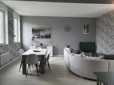 Télévision ou salle de divertissement dans l'établissement maison tout confort