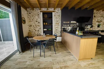Cuisine ou kitchenette dans l'établissement Le Petit Candie