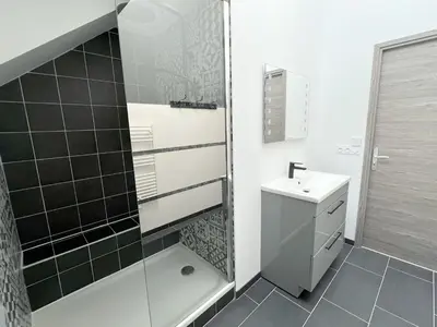Salle de bains dans l'établissement Cœur des Moissons, Centre Ville avec Parking Privé