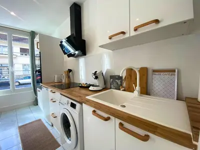 Cuisine ou kitchenette dans l'établissement Vivez le confort moderne pour 4 personnes