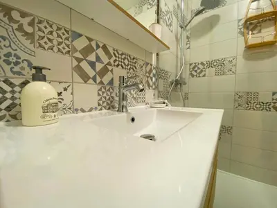 Salle de bains dans l'établissement Vivez le confort moderne pour 4 personnes