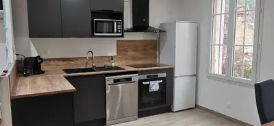Cuisine ou kitchenette dans l'établissement Logement entier 9 personnes
