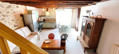 Cuisine ou kitchenette dans l'établissement La Mélodie des champs, appartement mitoyen de 80 m2 dans une maison avec un autre appartement