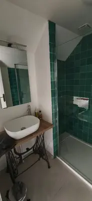 Salle de bains dans l'établissement La Mélodie des champs, appartement mitoyen de 80 m2 dans une maison avec un autre appartement