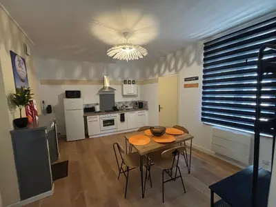 Cuisine ou kitchenette dans l'établissement Le VeUvE cLicQuOt