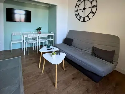 Coin salon dans l'établissement SQ Appartement - 2 Chambres - Proche Gare - Wi-Fi
