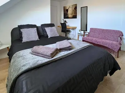 Un ou plusieurs lits dans un hébergement de l'établissement SQ Appart élégance - Appartement 1 Chambre - Gare St Quentin - Parking