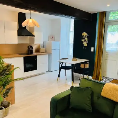 Nouveau ! Place Gambetta superbe 2 pièces avec cour ensoleillée
