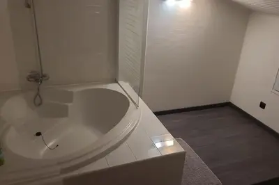Salle de bains dans l'établissement Au calme - Maison duplex Parking
