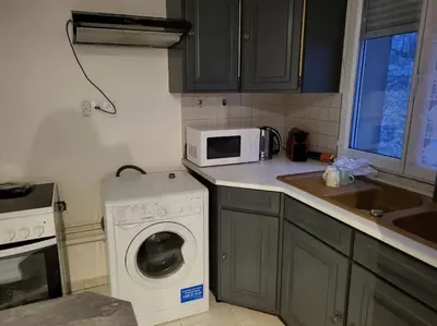 Cuisine ou kitchenette dans l'établissement Au calme - Maison duplex Parking