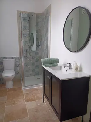 Salle de bains dans l'établissement Au 112, maison d'hôtes meublée