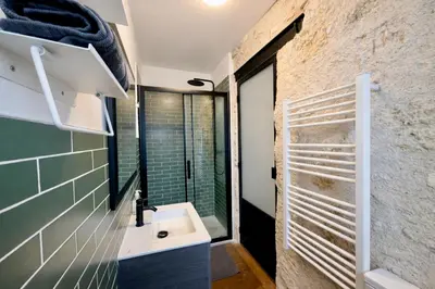 Salle de bains dans l'établissement La Graineterie - Parking gratuit & arrivée autonome - Idéal pro ou duo
