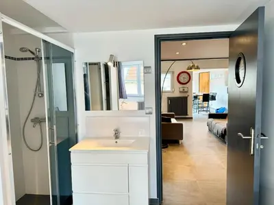 Salle de bains dans l'établissement A l Urban de Champagne - Reims