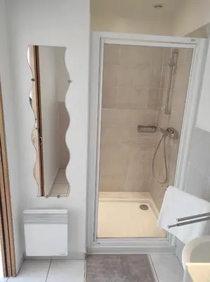 Salle de bains dans l'établissement Chez Elise & JD