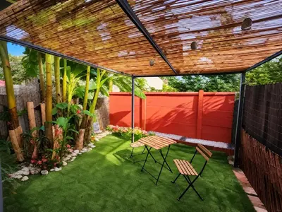 Jardin de l'établissement Jungle Chic à Noyon, Hauts-de-France