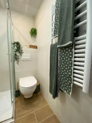 Salle de bains dans l'établissement Le Villebois