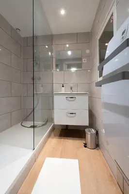 Salle de bains dans l'établissement Charmante maison au calme avec terrasse & parking