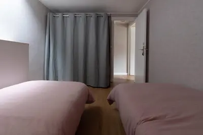 Un ou plusieurs lits dans un hébergement de l'établissement Charmante maison au calme avec terrasse & parking