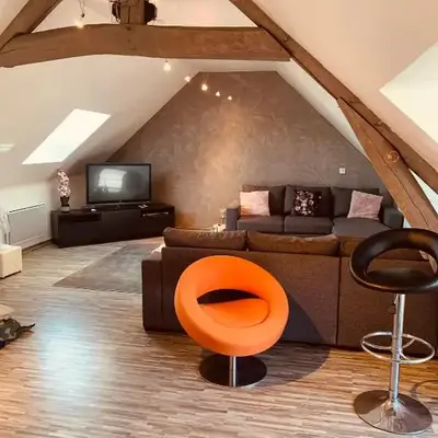 CHAMBRE et JARDIN Village au bord de l eau Cour et Garage privés