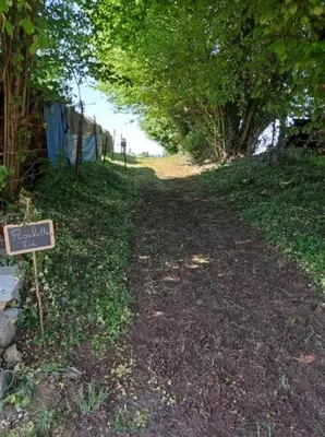 Jardin de l'établissement Roulotte de la Ferme Les Chenevières