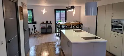 Cuisine ou kitchenette dans l'établissement La maison d'à côté Chambre 2