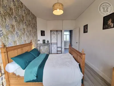 Un ou plusieurs lits dans un hébergement de l'établissement Villa spacieuse avec jardin, terrasse, et équipements complets à Baives, proche Belgique et Val Joly - FR-1-510-218