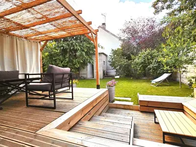 Jardin de l'établissement Grande maison de charme avec jardin