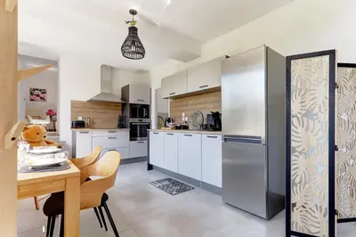 Cuisine ou kitchenette dans l'établissement Gite des Petits Pavés - Maison de campagne