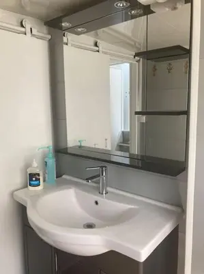 Salle de bains dans l'établissement Une nuit, la vie avec Marie Lou