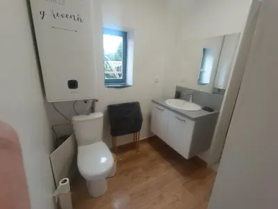 Salle de bains dans l'établissement Le chalet du lilas